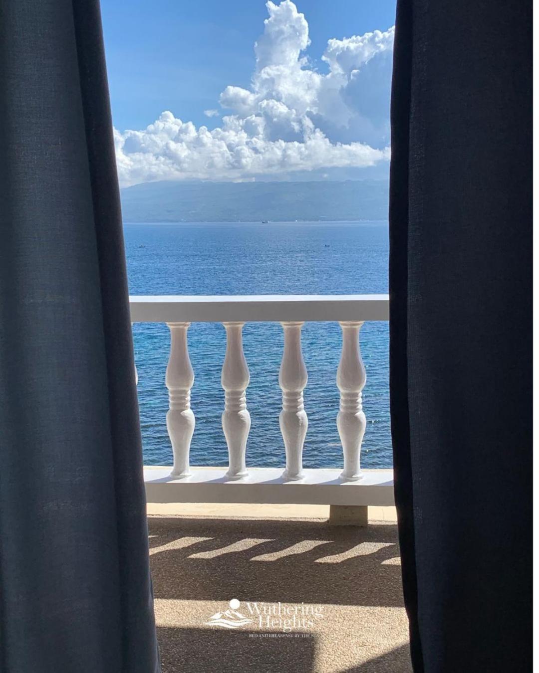 Wuthering Heights Bed & Breakfast By The Sea Dumaguete City ภายนอก รูปภาพ